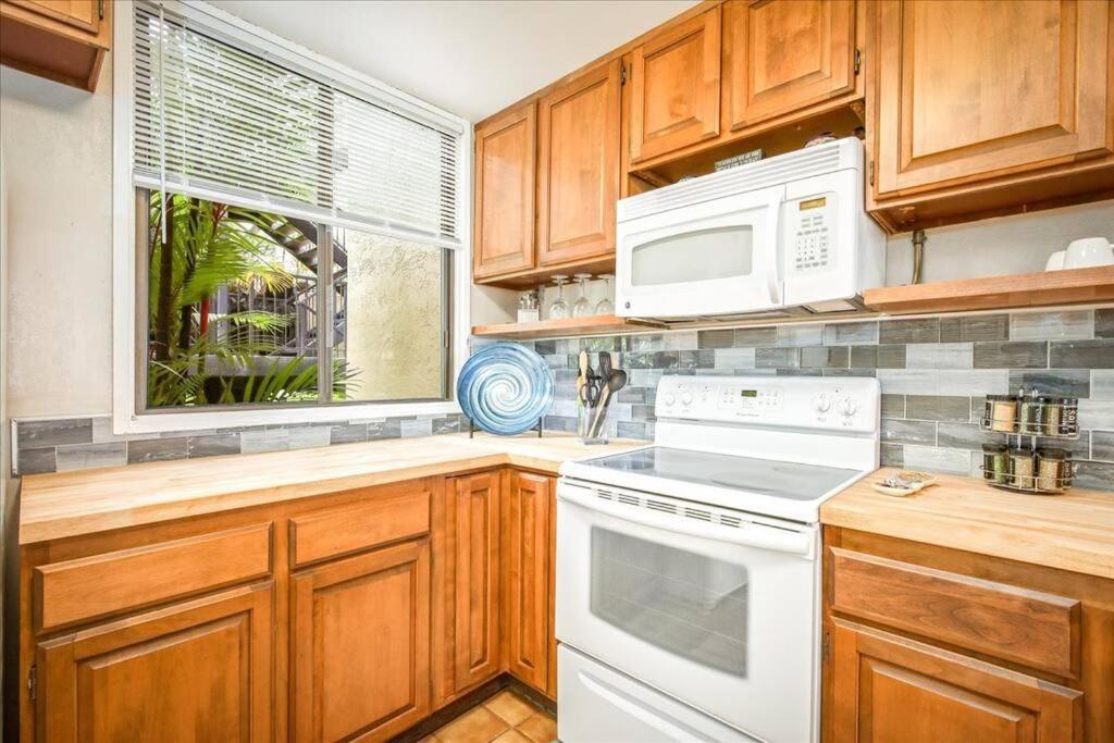 Beautiful 2/2 Condo In Kailua Kona. Ocean View! Eksteriør bilde